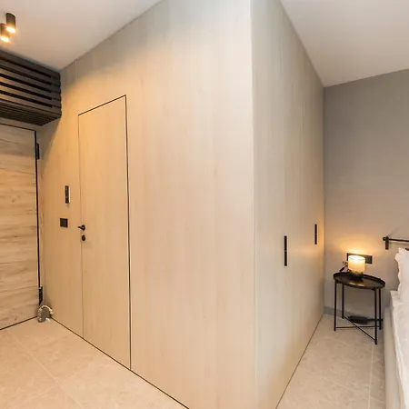 Eleve Residences - Obsidian ソフィア